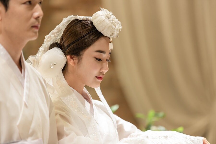 Cómo se pone un hanbok de mujer