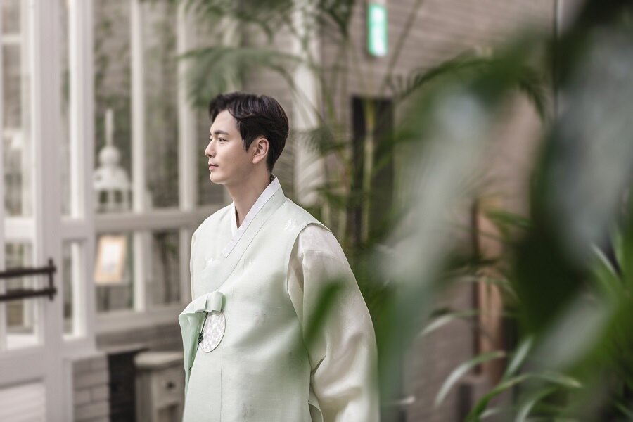 Cómo se pone un hanbok de hombre